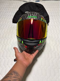 Motorcycle helmet