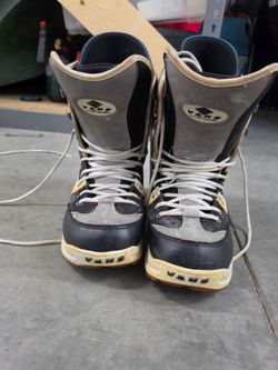 Snowboard boots size 8