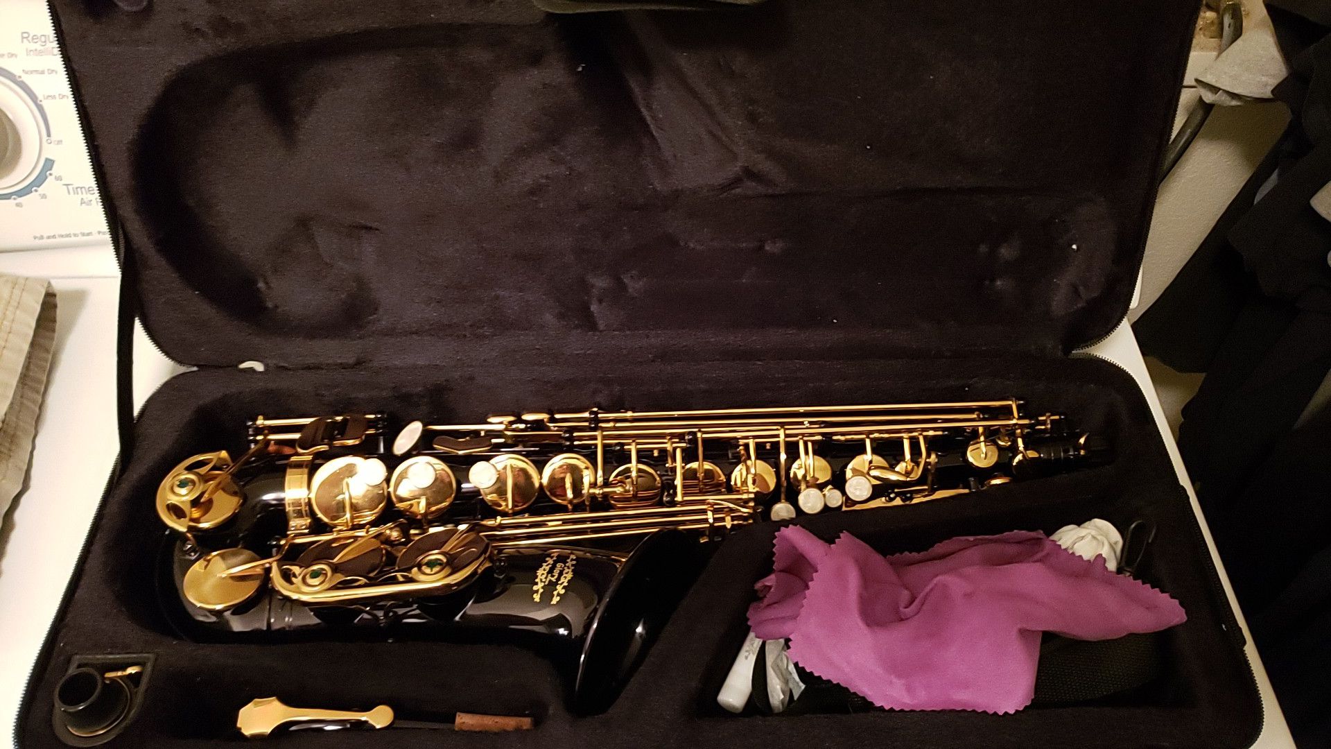 Black and Gold Glory Saxophone