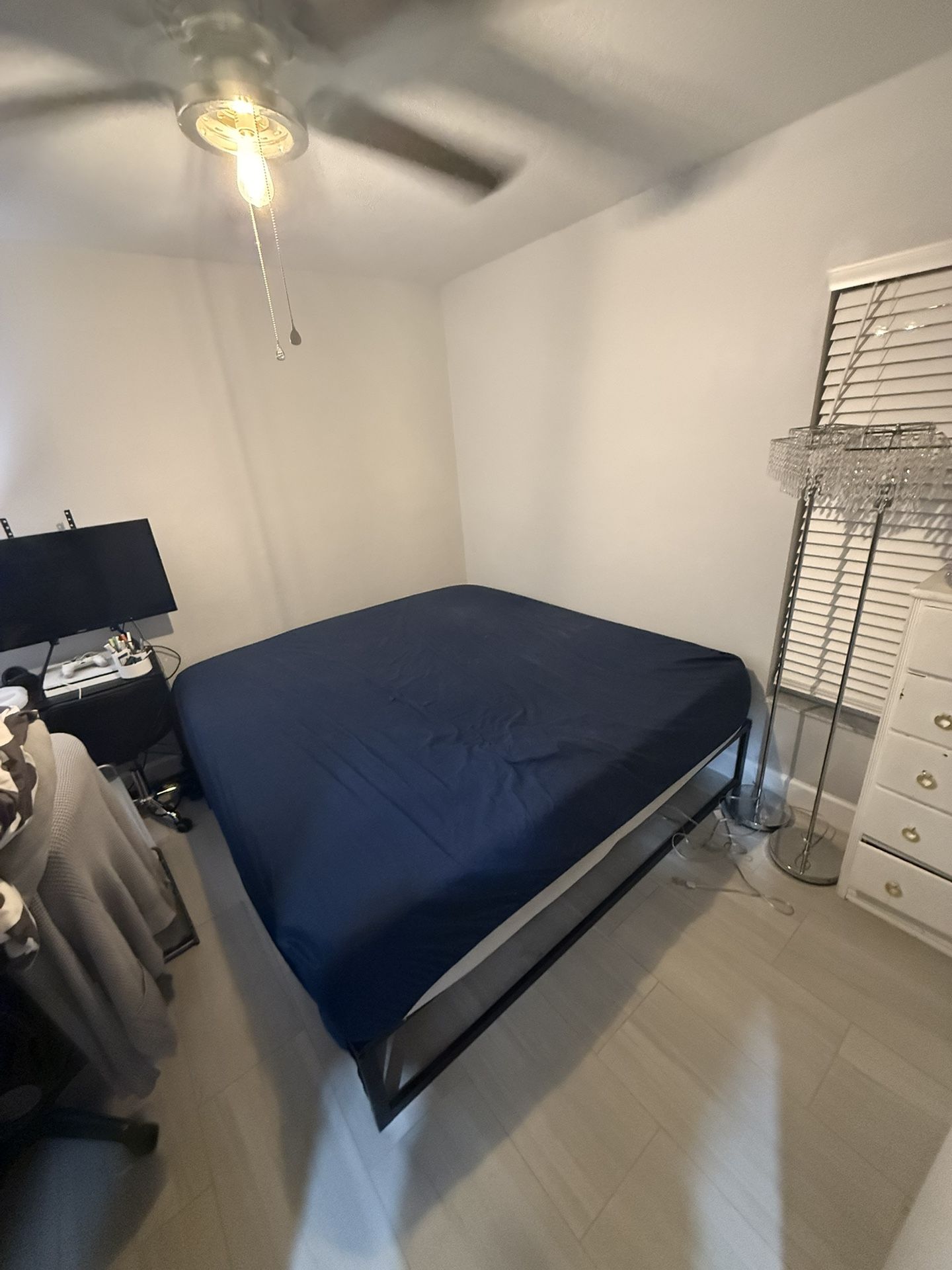 King bed W Platform Frame