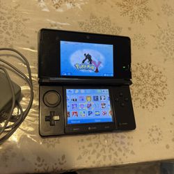 (Modded) Nintendo 3DS With 75+ Games Pre installed 