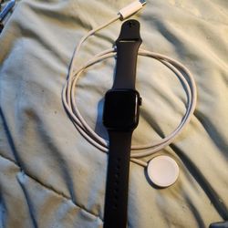 Apple Watch SE 3 40mm  Cellular And Gps