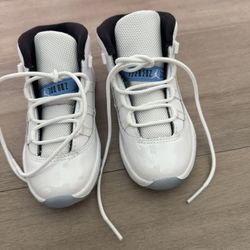 Air Jordan 11 Legend Blue