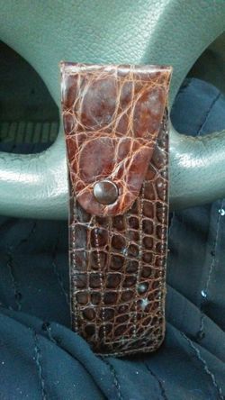 Aligator brown nail file cade