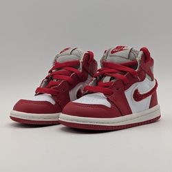 Jordan 1 Retro High OG
Varsity Red 4C
