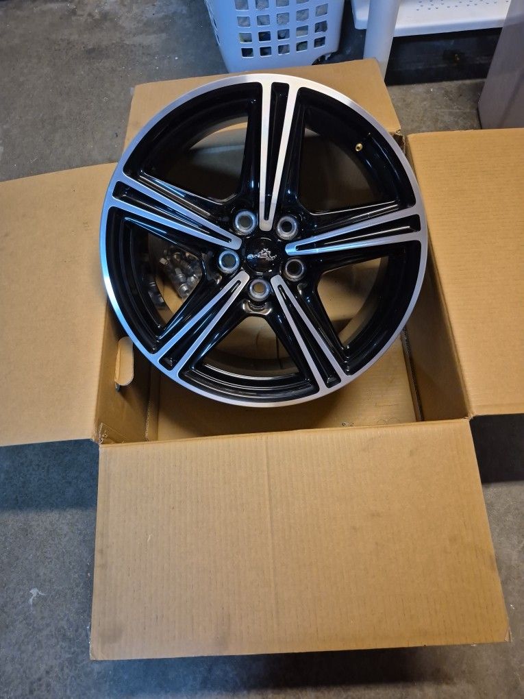 Ford Mustang 18" Rim