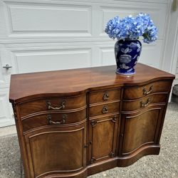 White Furniture Co Crotch Mahogany Serpentine Oxbow Provincial Buffet Sideboard