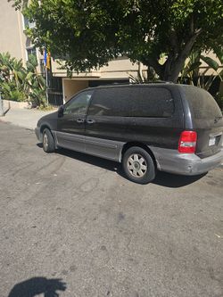 2003 Kia Sedona $1500