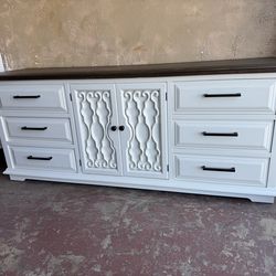Magnificent Dresser