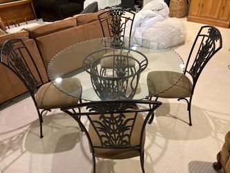 Stunning Glass Table with Scalloped edges