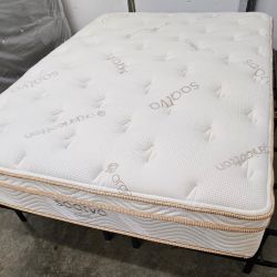 LIKE NEW! Saatva Classic Plush Full Mattress - Delivery Available