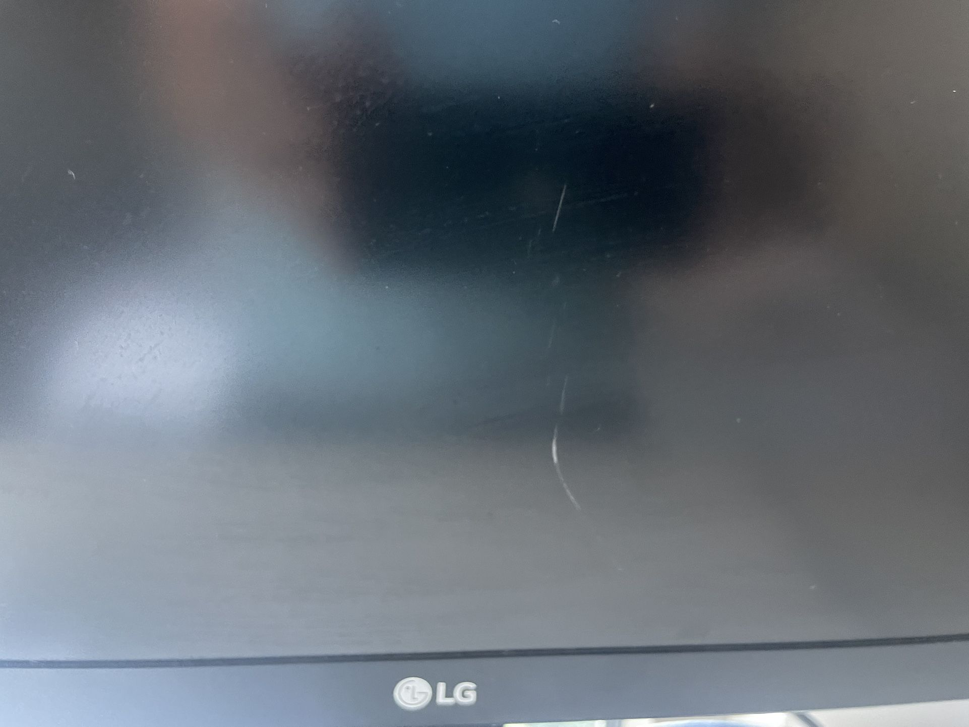 LG Monitor 27” 3840x2160