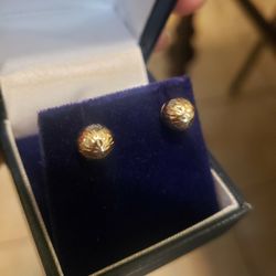 14 Kt Yellow Gold Ball Earrings 💛.  $150.00. Firm Price!  Pick Up Only! Contact Me If Your Serious 😊