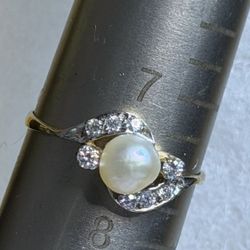 14K Gold Pearl Ring with Stones – Size 7.5 – 1.7 Grams