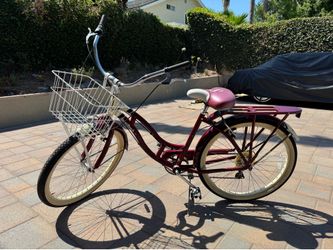 Women’s 18 inch Schwinn point break seven speed beach cruiser with basket