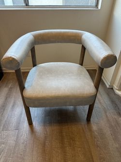 Beige/Creme Chairs