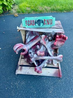 Halloween Prop Set Bones Feet Dead End Sign