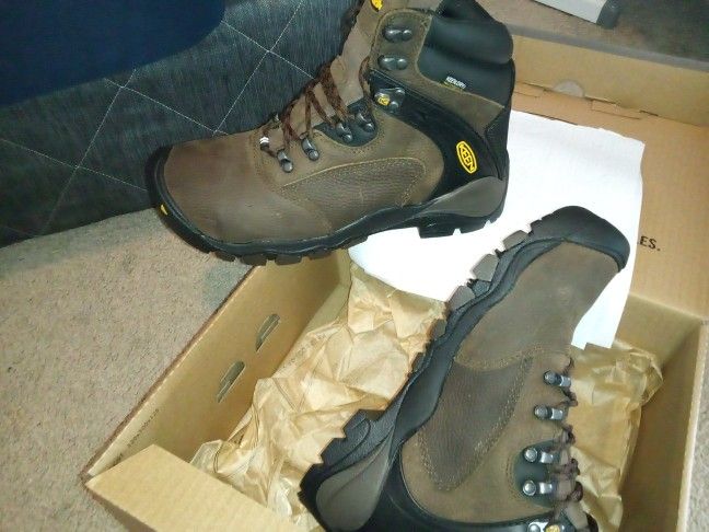 NEW Men's KEEN Steel-Toe Utility Boots, Size 8.5