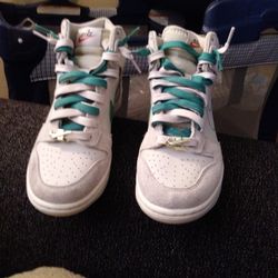 First Use June 18 1971 . Dunks. Size 7