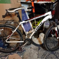 18" Trek 3700 Mountain Bike 