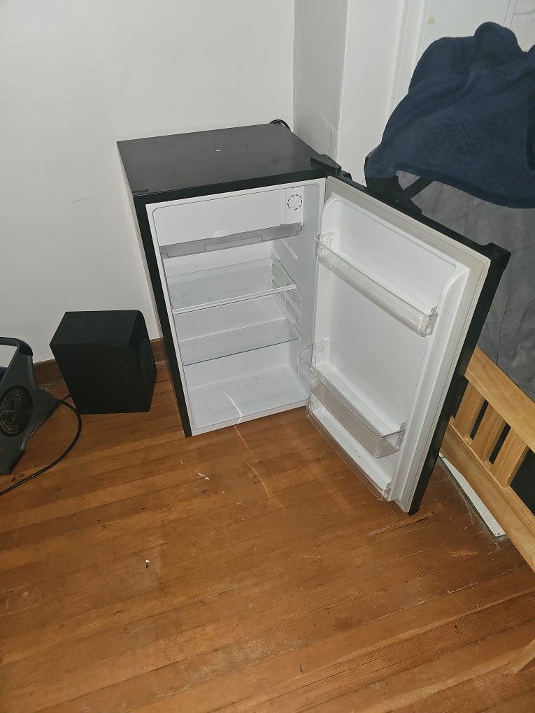 Hisense Mini Fridge