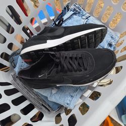 9.5 Nike Men's Shoes