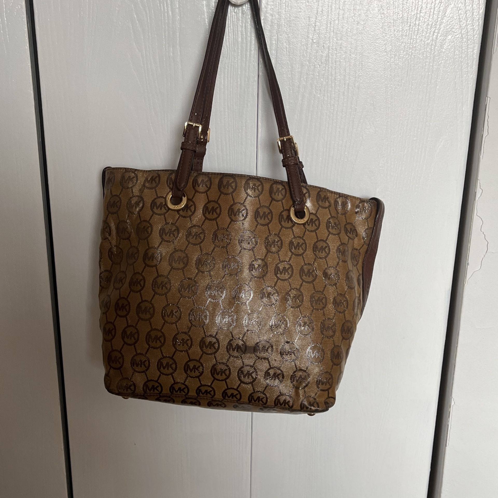 Women's bag Michael Kors.