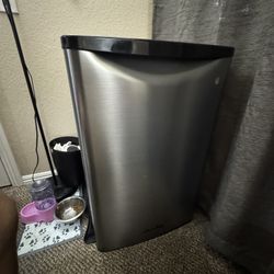 Danby Mini Fridge 4x4 Cubic Ft 