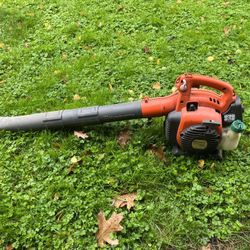 Husqvarna 125B leaf blower