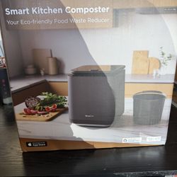 New/Unused Smart Kitchen Composter