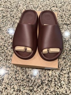 Men’s Yeezy Slides size 10