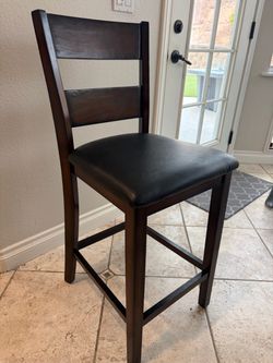 Set of 4 Counter Height Barstools (24" Seat Height) – Dark Wood & Black Faux Leather