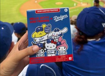 Hello Kitty x Dodgers 2026 Limited Edition Surprise Plush Clip