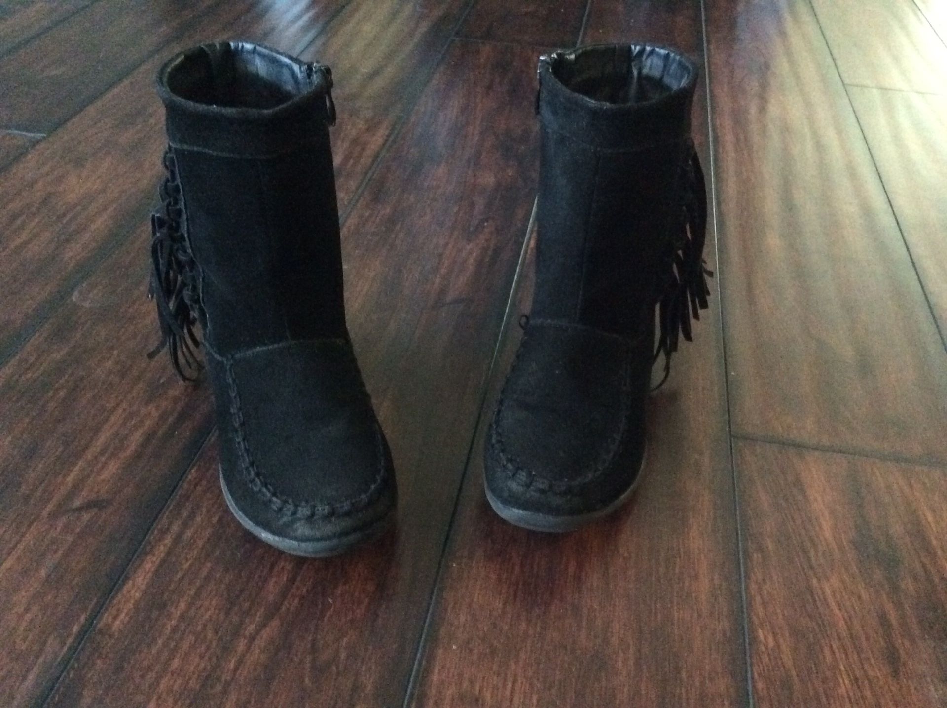 Girls fringe boots size 1