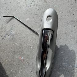 Left Door Handle -2003 Lincoln Town Car 