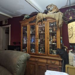 Beautiful China Cabinet Oak Excellent Shape