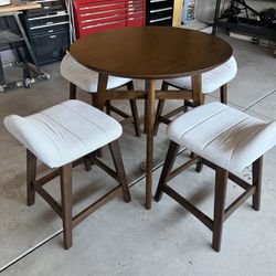 High Table With 4 Stools