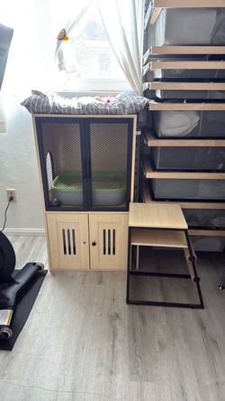 Cat litter box enclosure