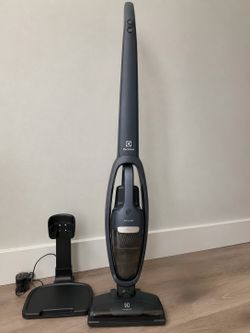 Electrolux WellQ7 Pet Cordless Stick Vacuum w/ Charging Dock