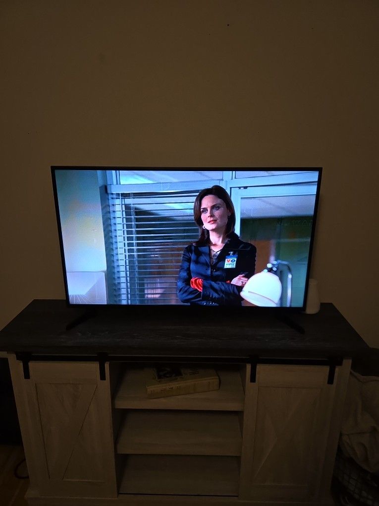 TV Insigniaâ„¢ - 43" Class F30 Series LED 4K UHD Smart Fire TV