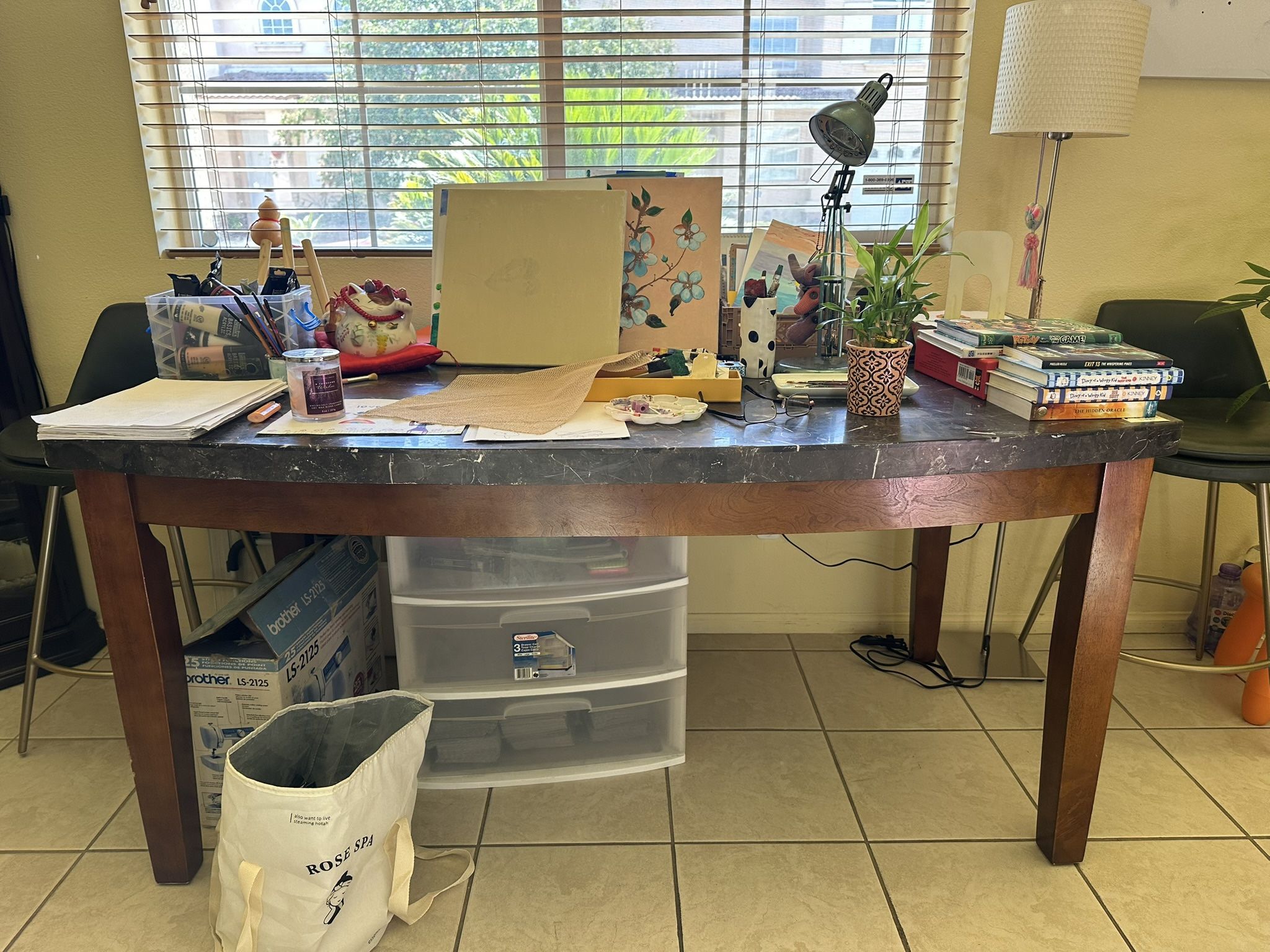 Excellent Condition Mable Dining Kitchen Table