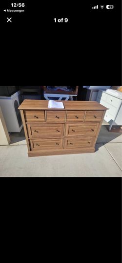 8-Drawer Wood Grain Dresser