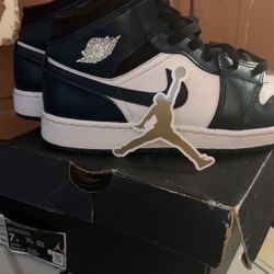 Jordan 1 Mid Armory Navy (GS) Sz 7Y NWB