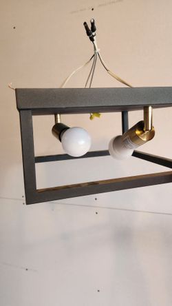 Ceiling light fixture