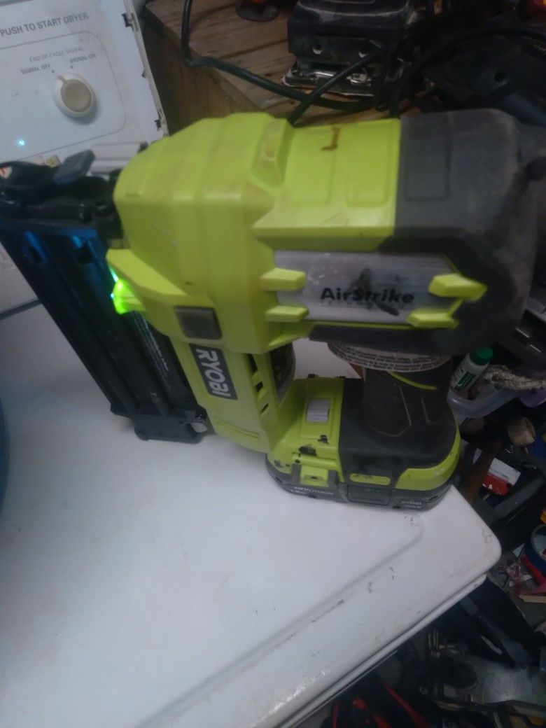 18 gauge nail gun with battery and charger