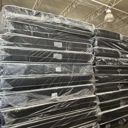 Set queen size mattress and box spring