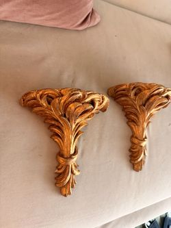 Baroque gold wall shelves