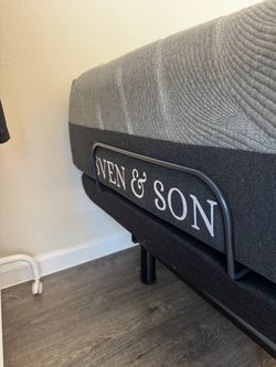 Twin XL Adjustable Bed with 14” Med-Soft Matress