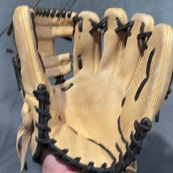 Rawlings Baseball Glove