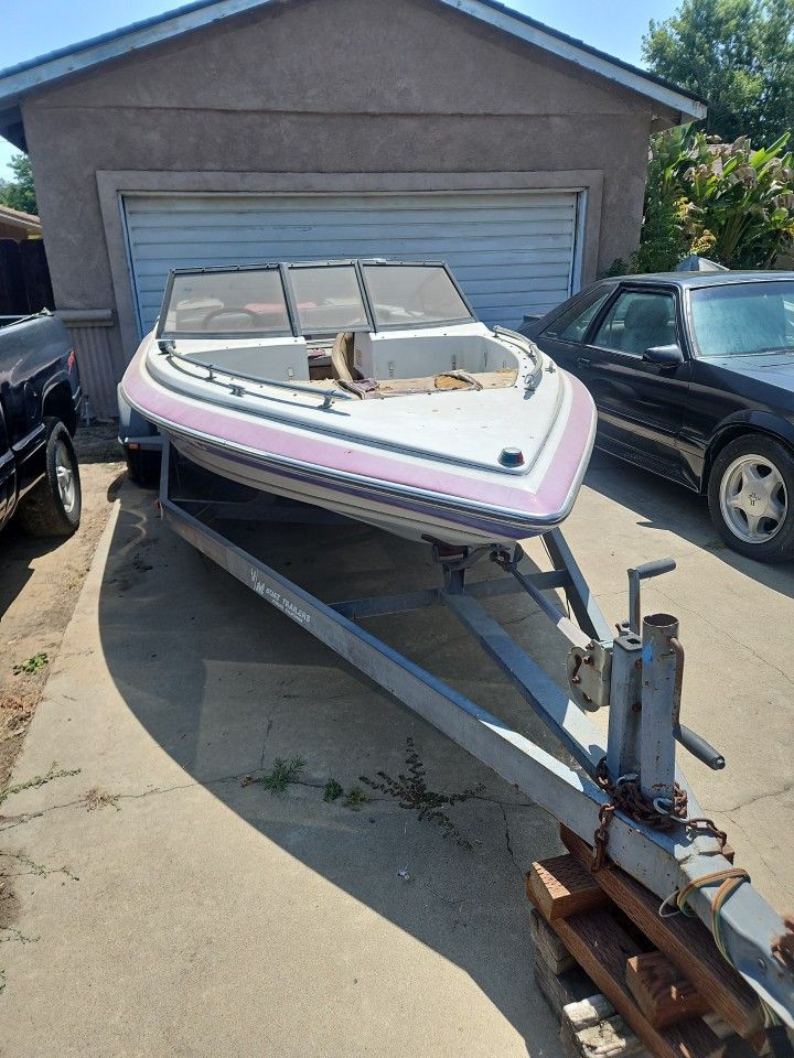 Reinell Boat